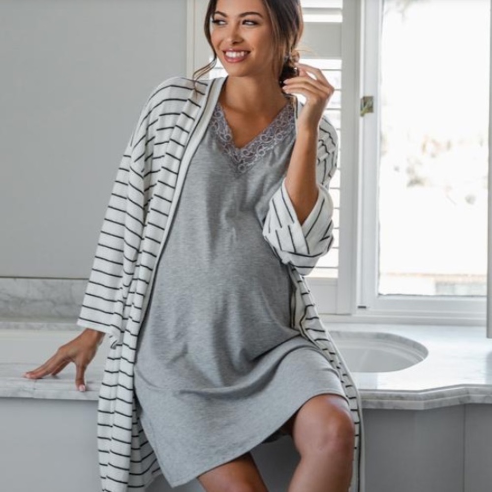 NEW PinkBlush Striped Maternity‎ Robe 🌺Host Pick🌺